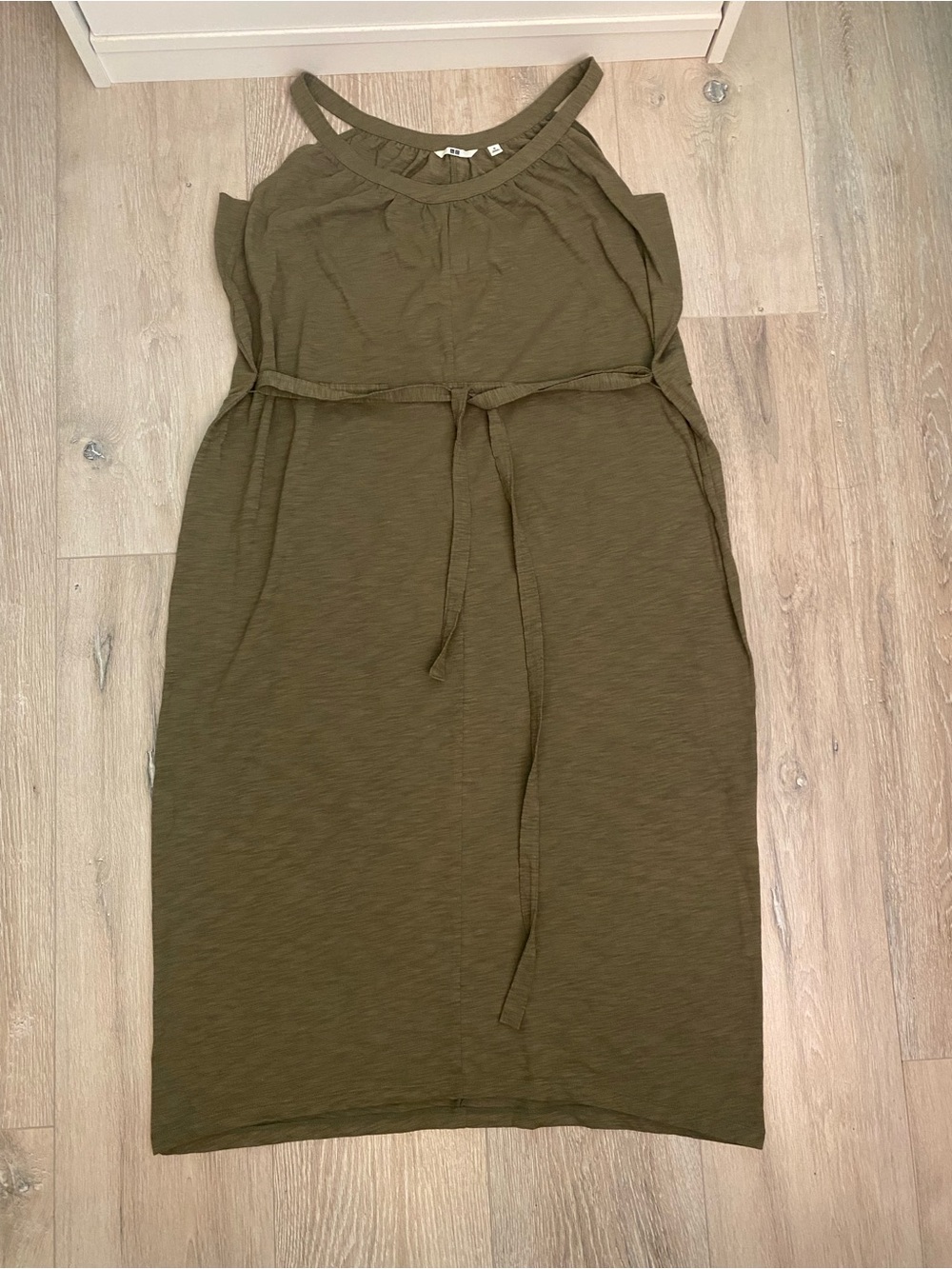 Uniqlo Olive Sleeveless Midi Dress with Waist Tie - Picture 2 of 7